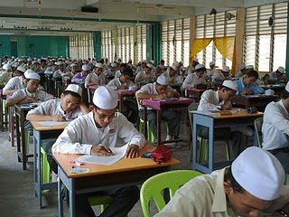 Ridha menggesa umat Islam untuk menumpukan usaha mereka kepada kerja kebajikan yang paling murni itu, yakni, mendirikan sekolah..